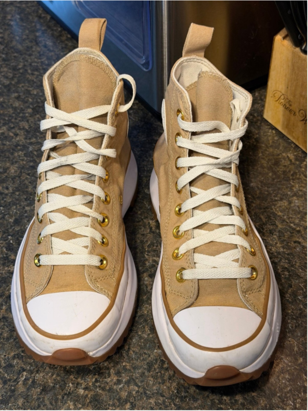 Converse Run Star Hike Platform High Beige Sneakers